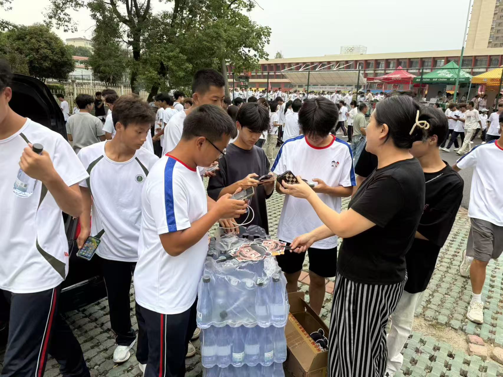 2025.9月职院.jpg 香港免费资料六曲大全